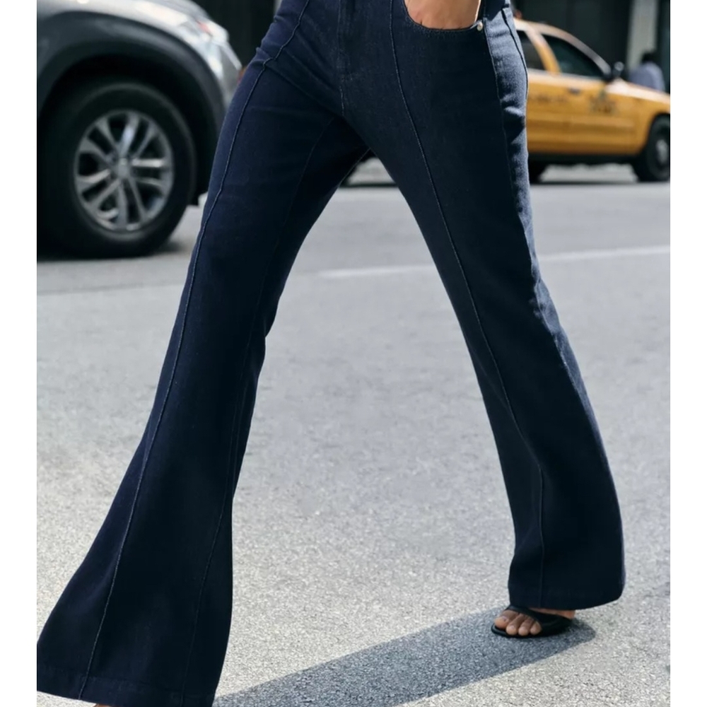 Arden B Low-Rise 90's Flared Leg Jeans Size 2